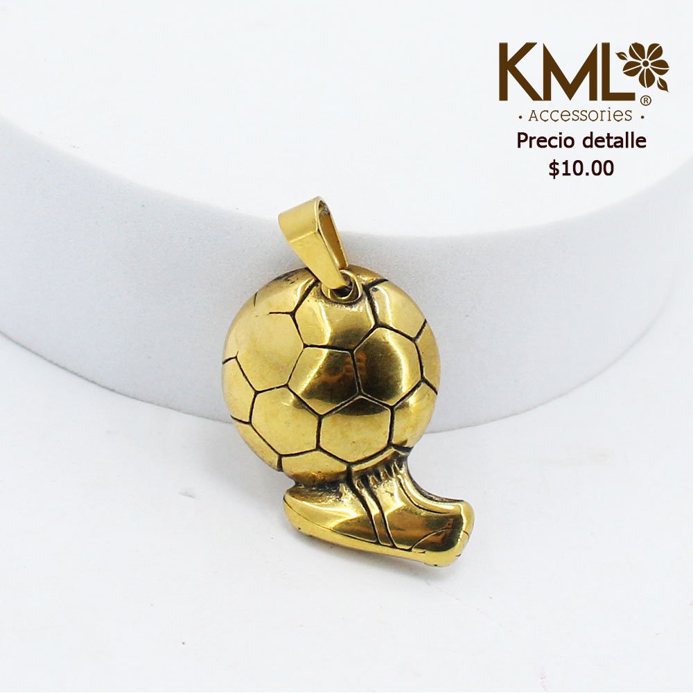 DIJE DORADO PELOTA DE FUT + TACO