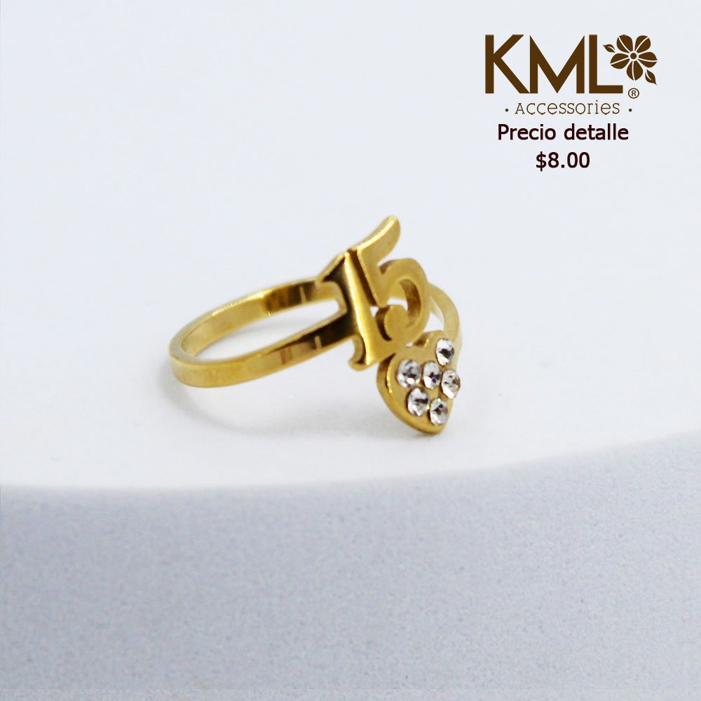 ANILLO 15 AÑOS SOBRE CORAZÓN BLANCO