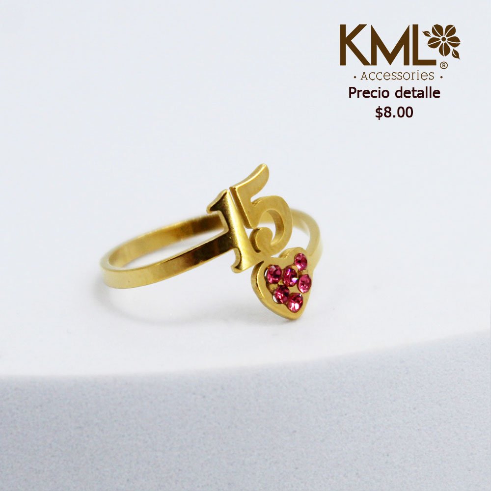 ANILLO 15 AÑOS SOBRE CORAZÓN ROSA